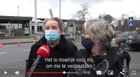 Reportage sur l'accompagnement des seniors au centre de vaccination - vidéo